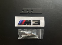 BMW M3 emblem i svart till grillen