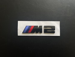BMW M2 emblem i svart
