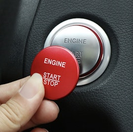Mercedes-Benz Start/Stop knapp i rött