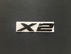 BMW X2 emblem i svart