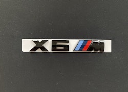 BMW X6M emblem i svart