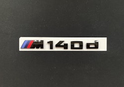BMW M140d emblem i svart