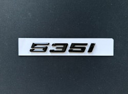 BMW 535i emblem i svart