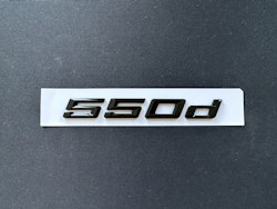 BMW 550d emblem i svart