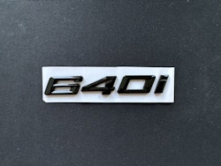 BMW 640i emblem i svart