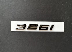 BMW 325i emblem i svart
