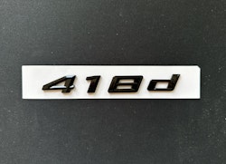 BMW 418d emblem i svart