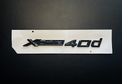 BMW 40d xdrive emblem i svart