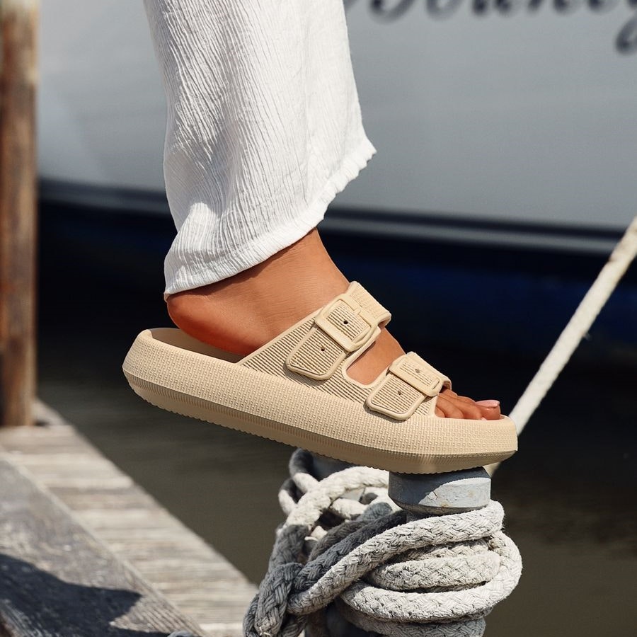 Premium Justerbara Cloud Tofflor KHAKI – mjuka & stötdämpande