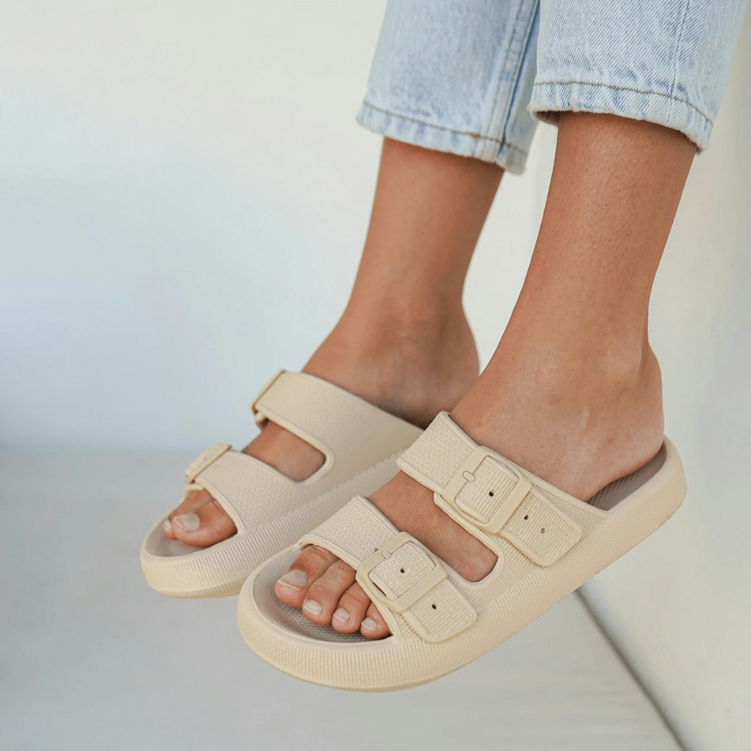 Premium Justerbara Cloud Tofflor KHAKI – mjuka & stötdämpande