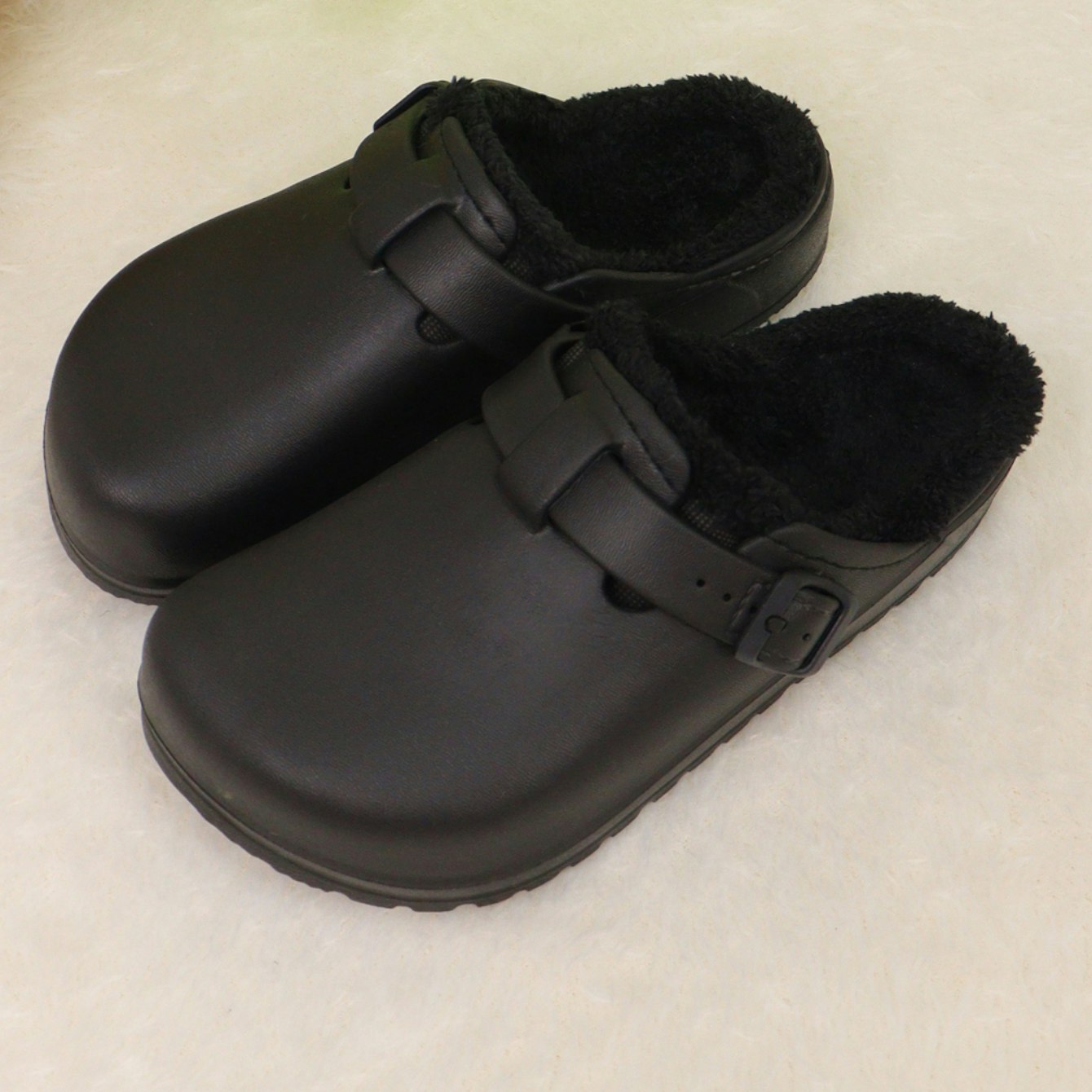 Premium fodrade justerbara cloud tofflor SVART