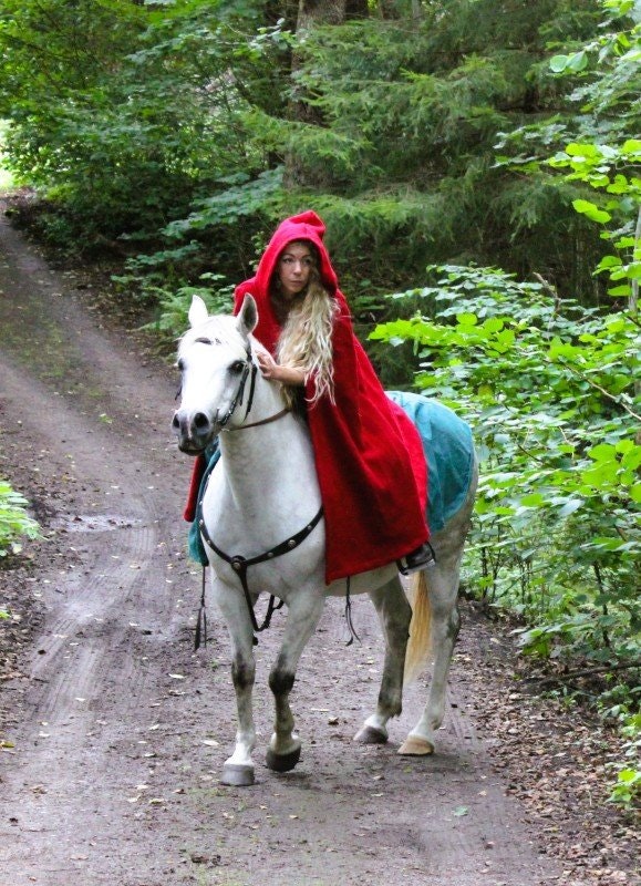 The cloak in the Viking Age ❤