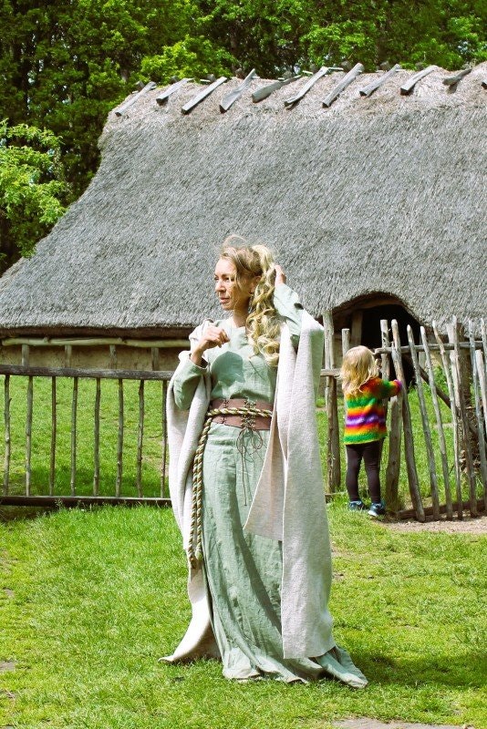 Making fabric in Viking Age