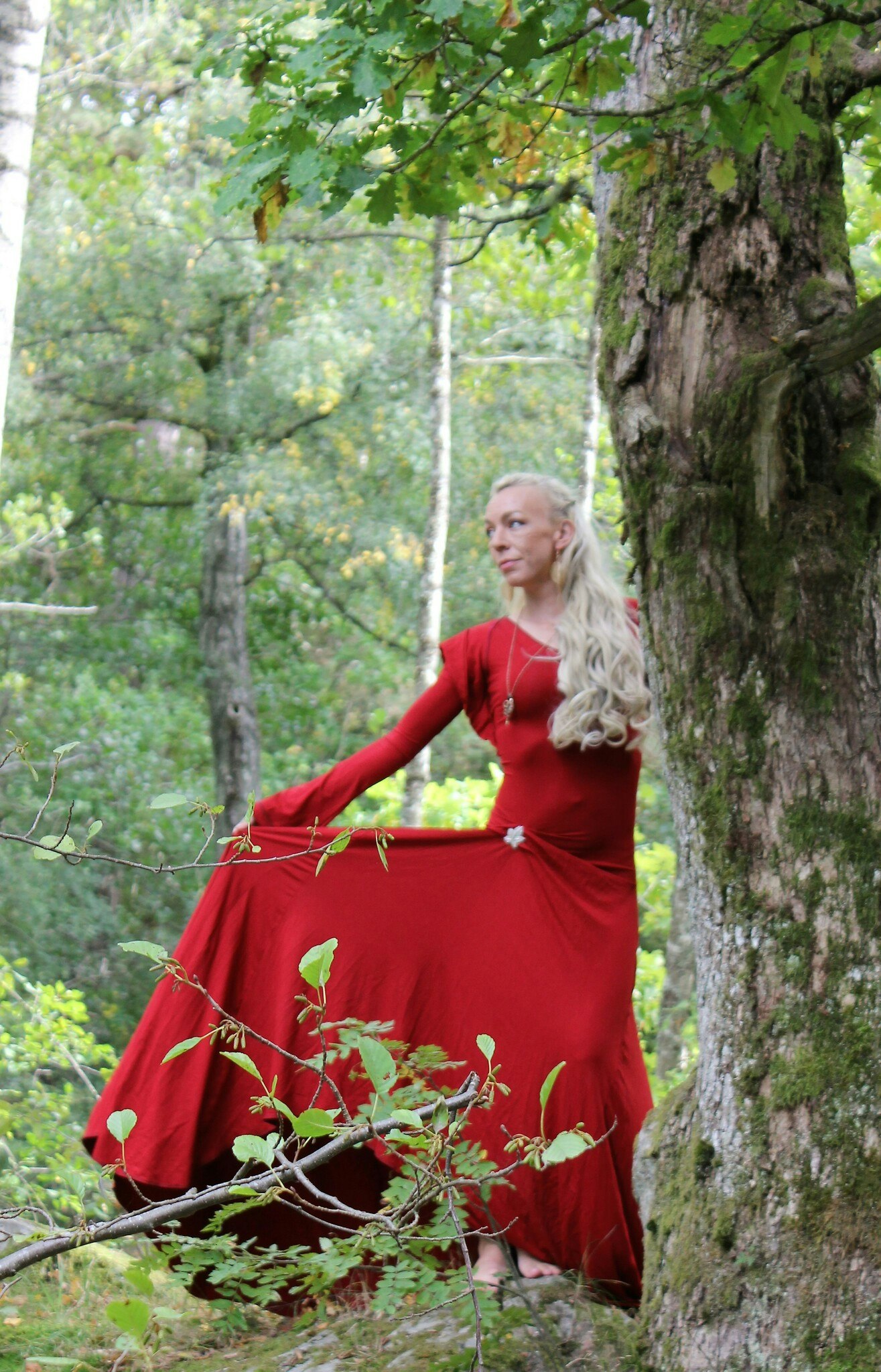 Sagolik Röd klänning med släp