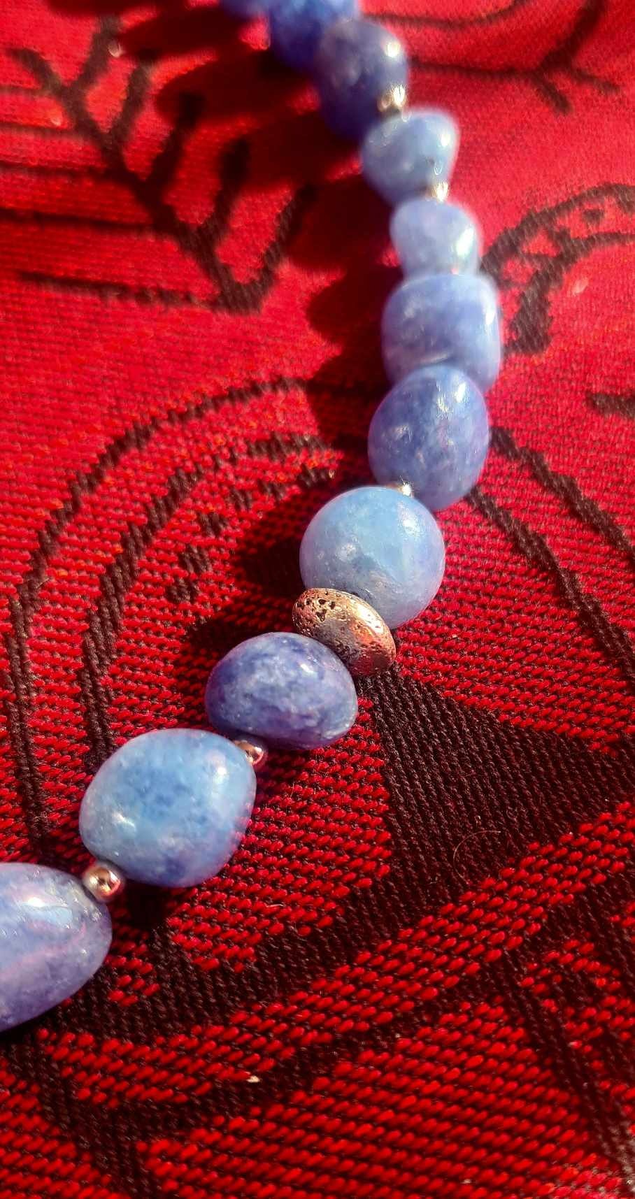 Rosa halsband i natursten