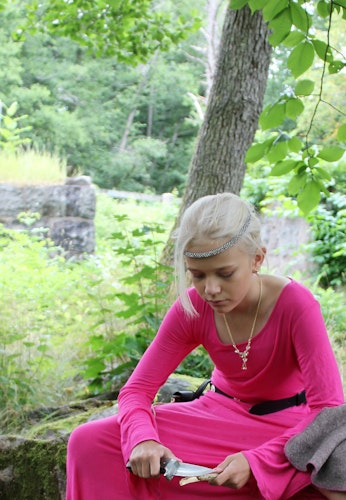 Rosa sagolik klänning barn fr. 349kr