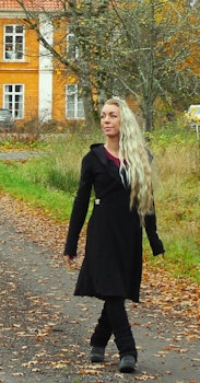 Svart Melerad Ullfleece Kofta/Kappa i Ekologisk Merinoull - Stilren & Festlig!