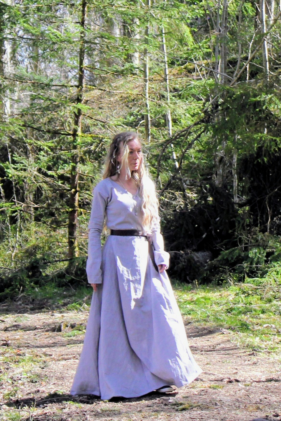 Grå vikingaklänning Freja i Linne
