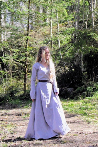 Grå vikinga klänning Freja i Linne