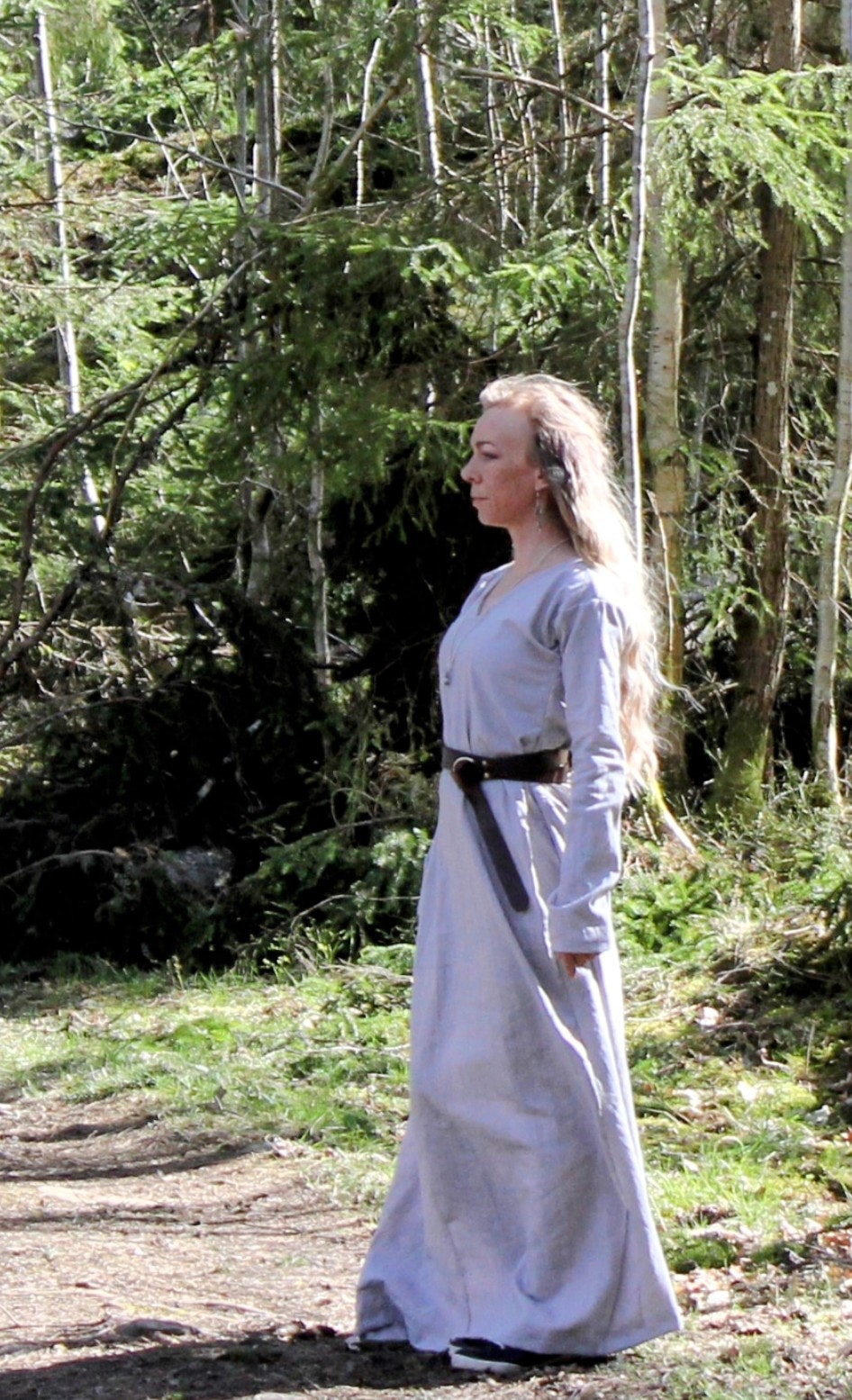 Grå vikingaklänning Freja i Linne