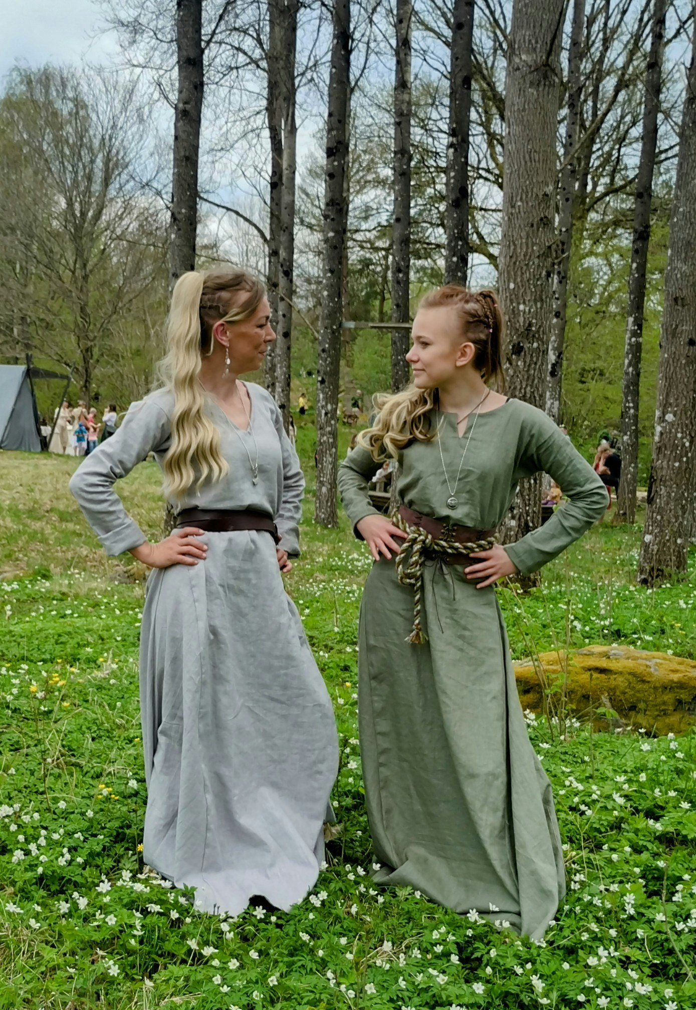 Barn Vikingaklänning istand i Linne fr. 1799kr