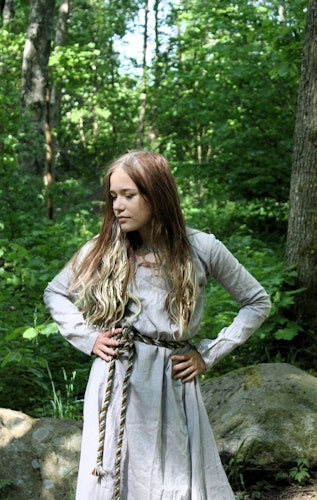 Barn Vikingaklänning Freja i Linne fr. 1599kr