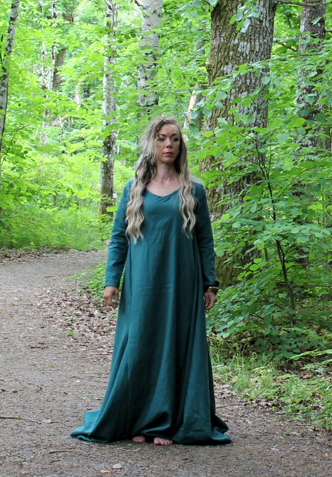 Turkos viking klänning Lea i Linne