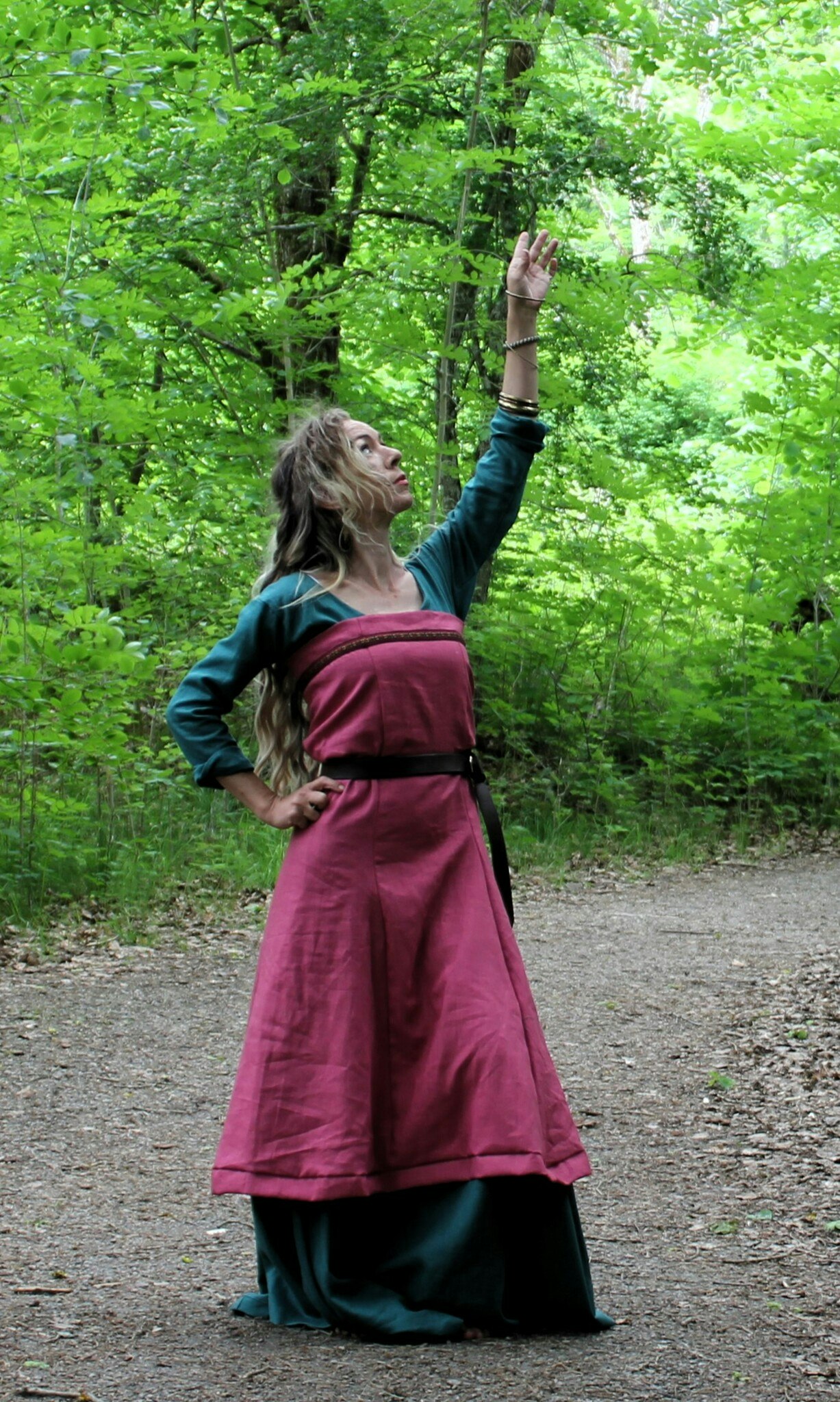 Turkos viking klänning Lea i Linne