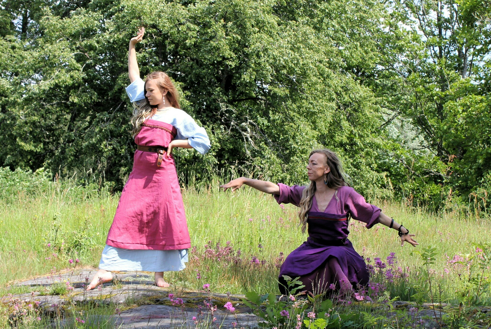 Lila viking överklänning Linnea i Linne