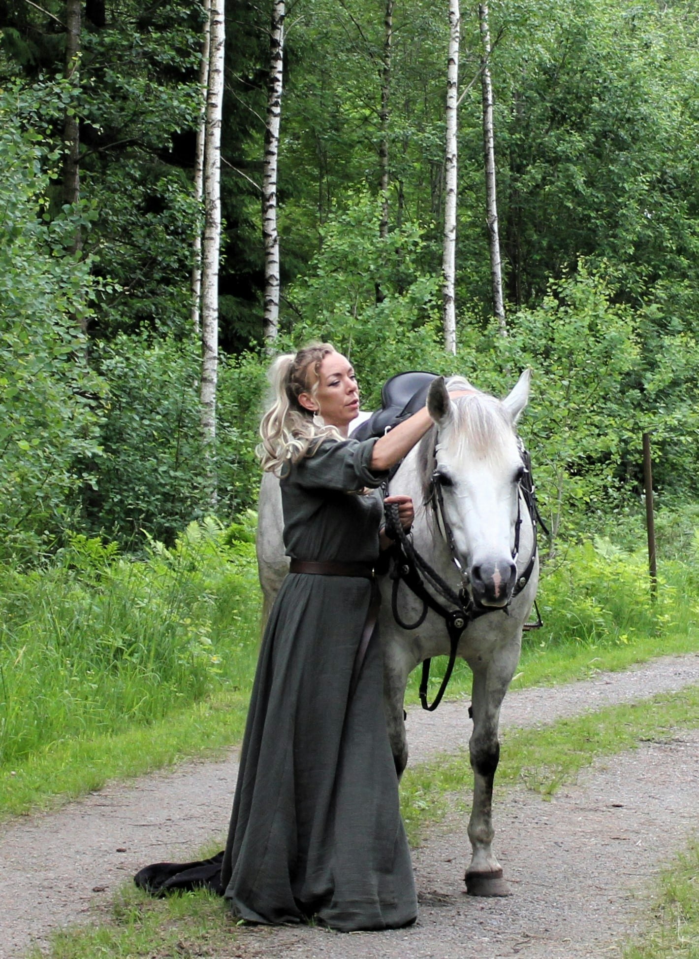 Mörk Grön vikingaklänning