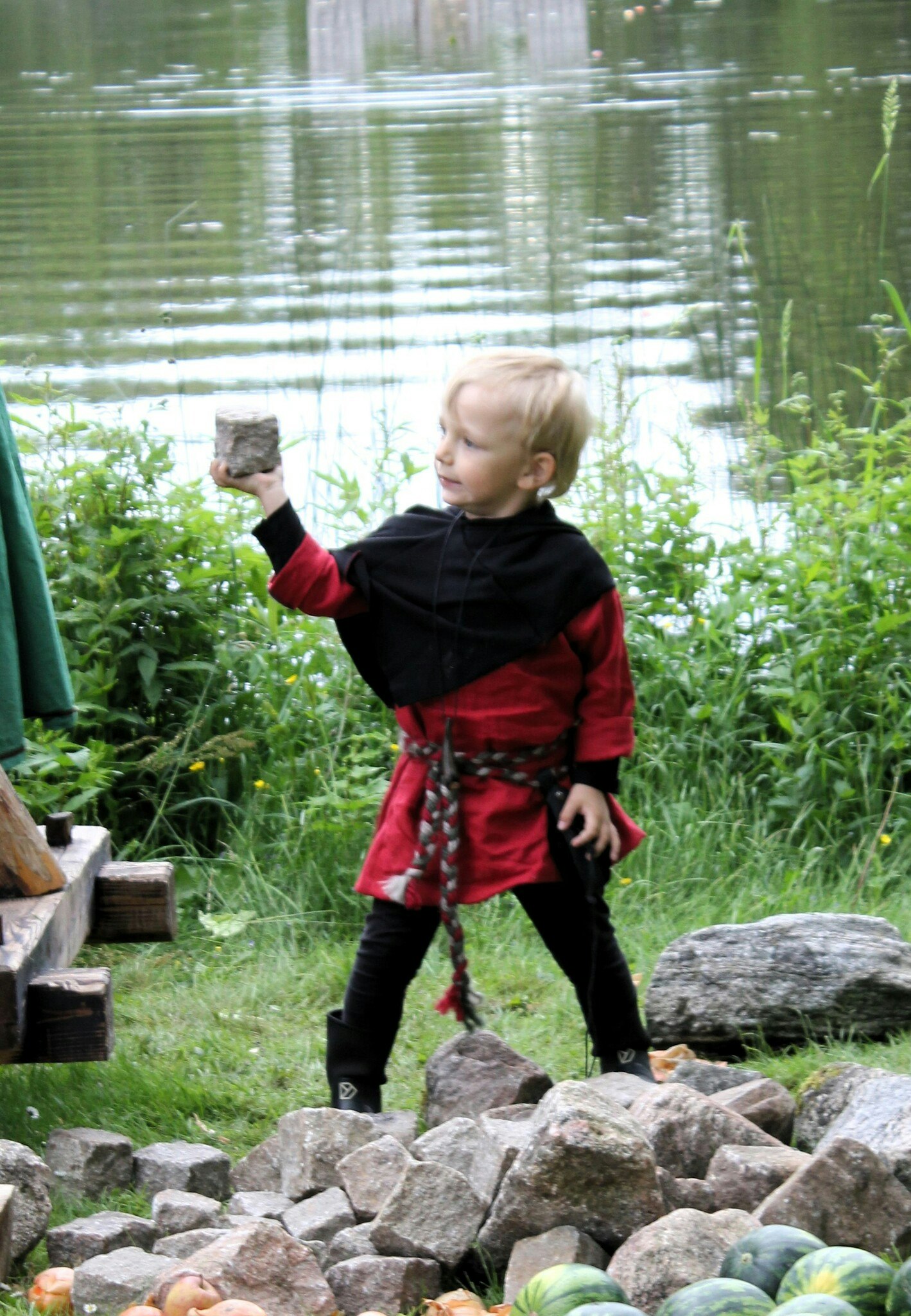 Vikingahuva/cape barn i 100% eko Ull fr. 599 kr