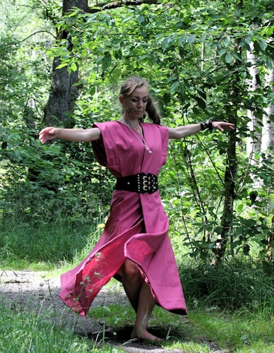 Rosa viking klänning i Linne