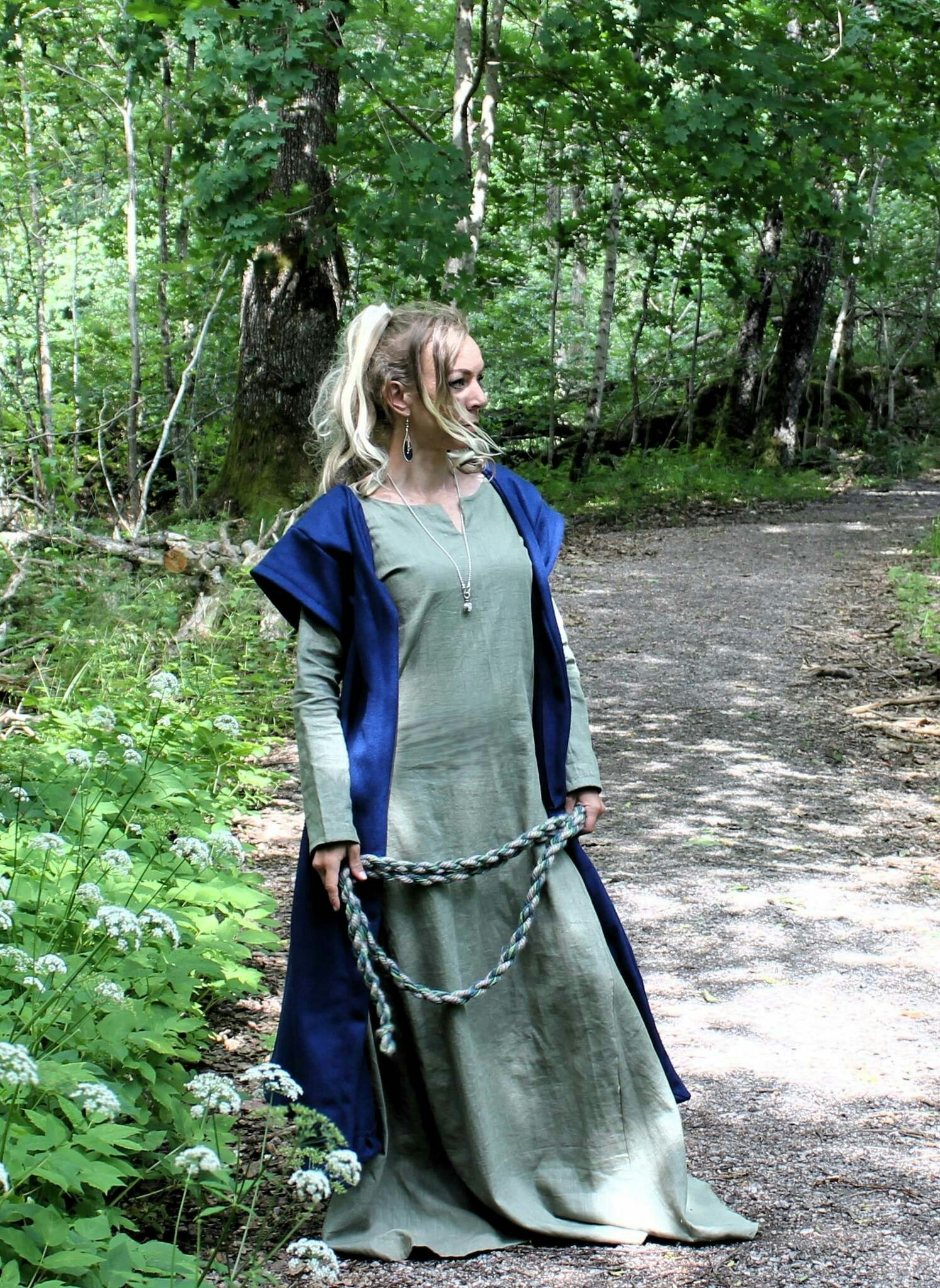 Blå 100% ull viking klänning