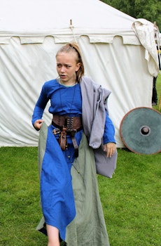 Barn Vikingaklänning Saga i Linne fr. 1799kr