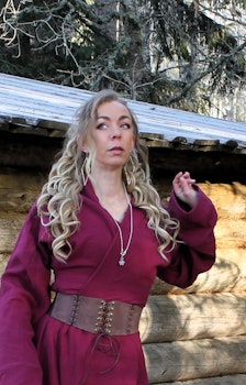 Vinröd Viking klänning
