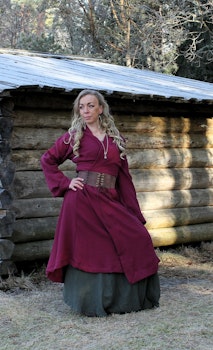 Vinröd Viking klänning