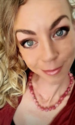 Rosa halsband i natursten