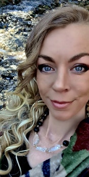 Fräckt halsband som är både busigt och stilrent
