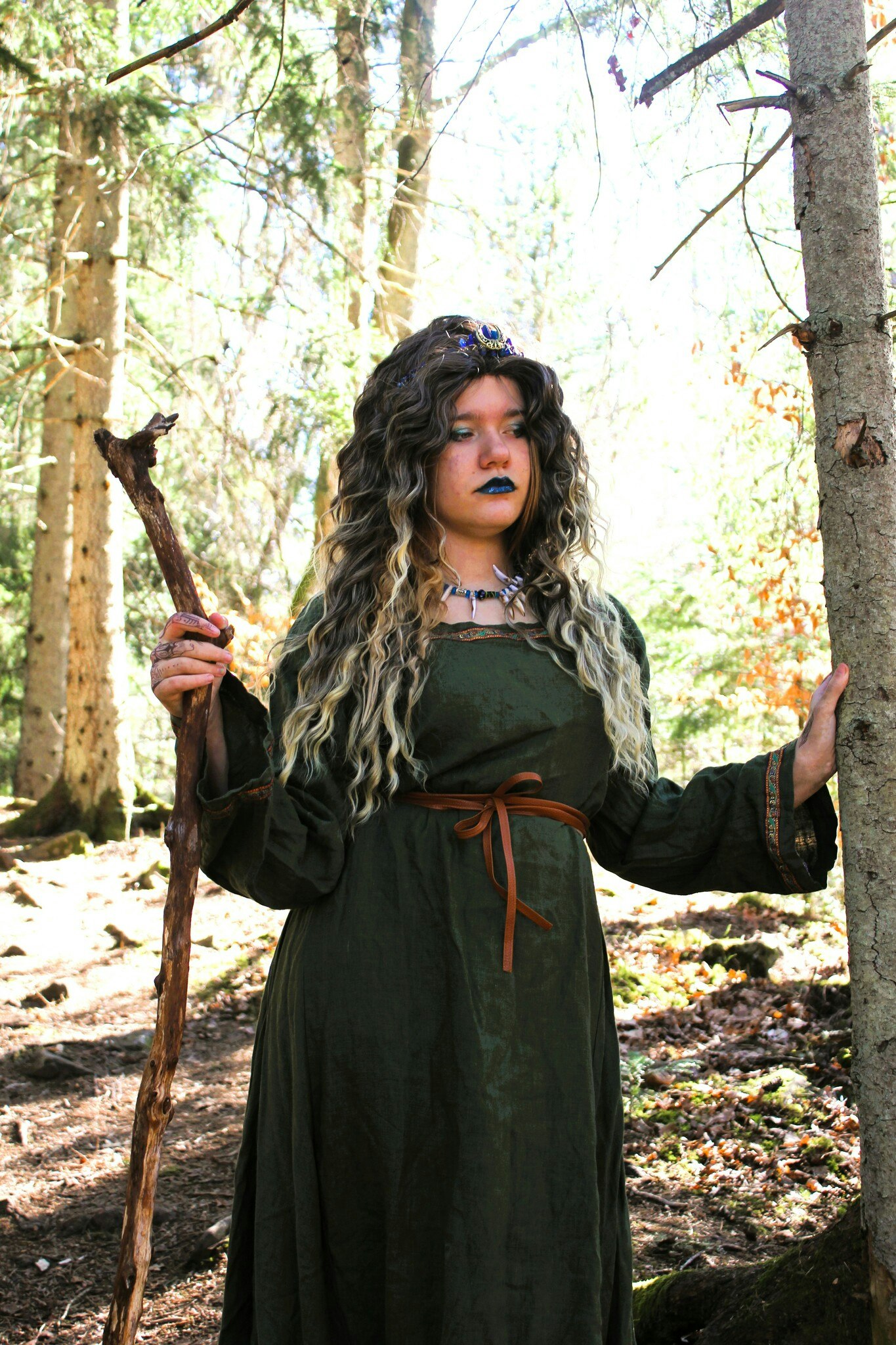 Grön Vikingaklänning Med Dekorativa Band