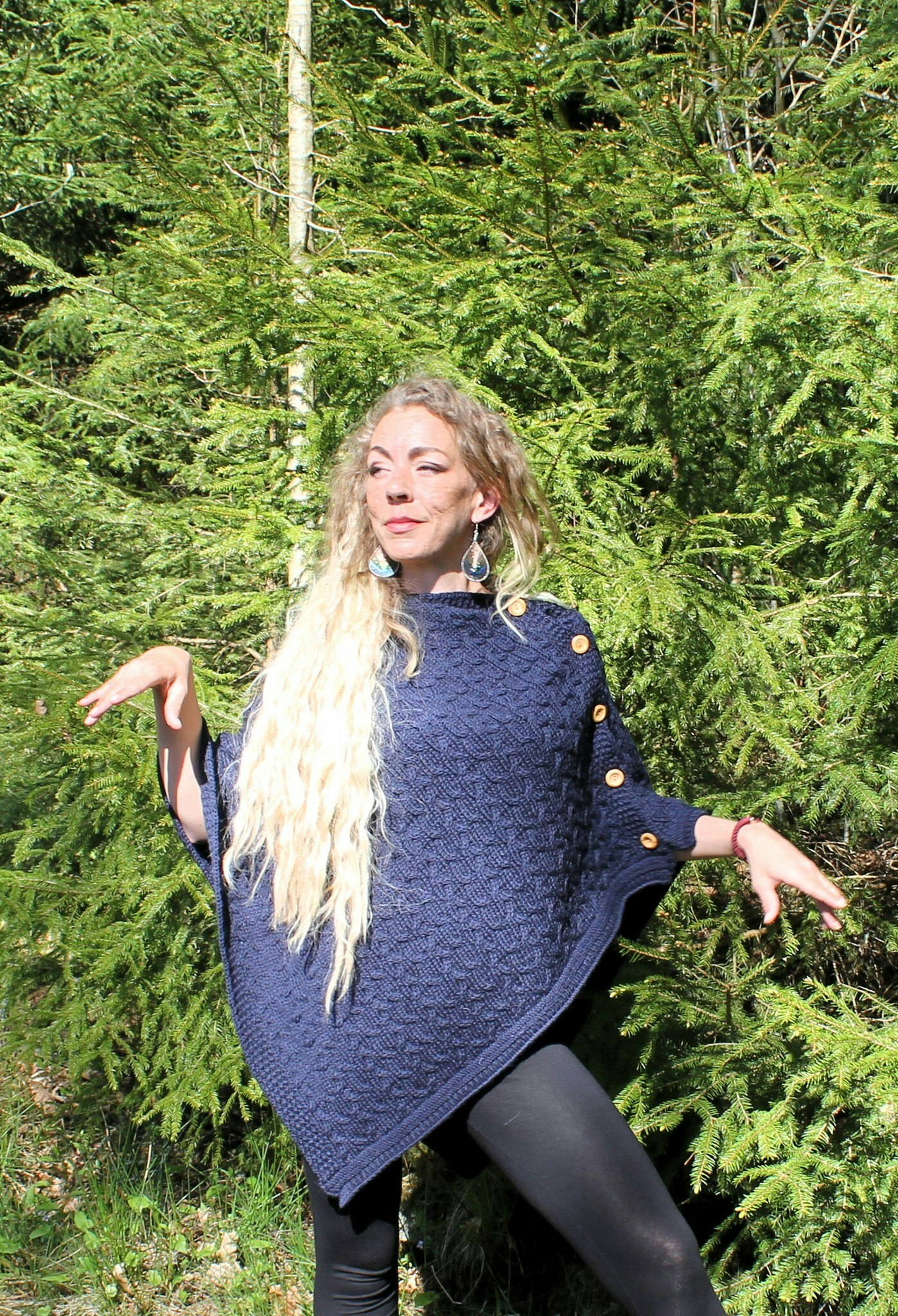 Marinblå Tvåvägs Ull Poncho Hand stickad