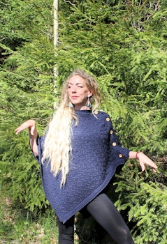 Marinblå Tvåvägs Ull Poncho Hand stickad