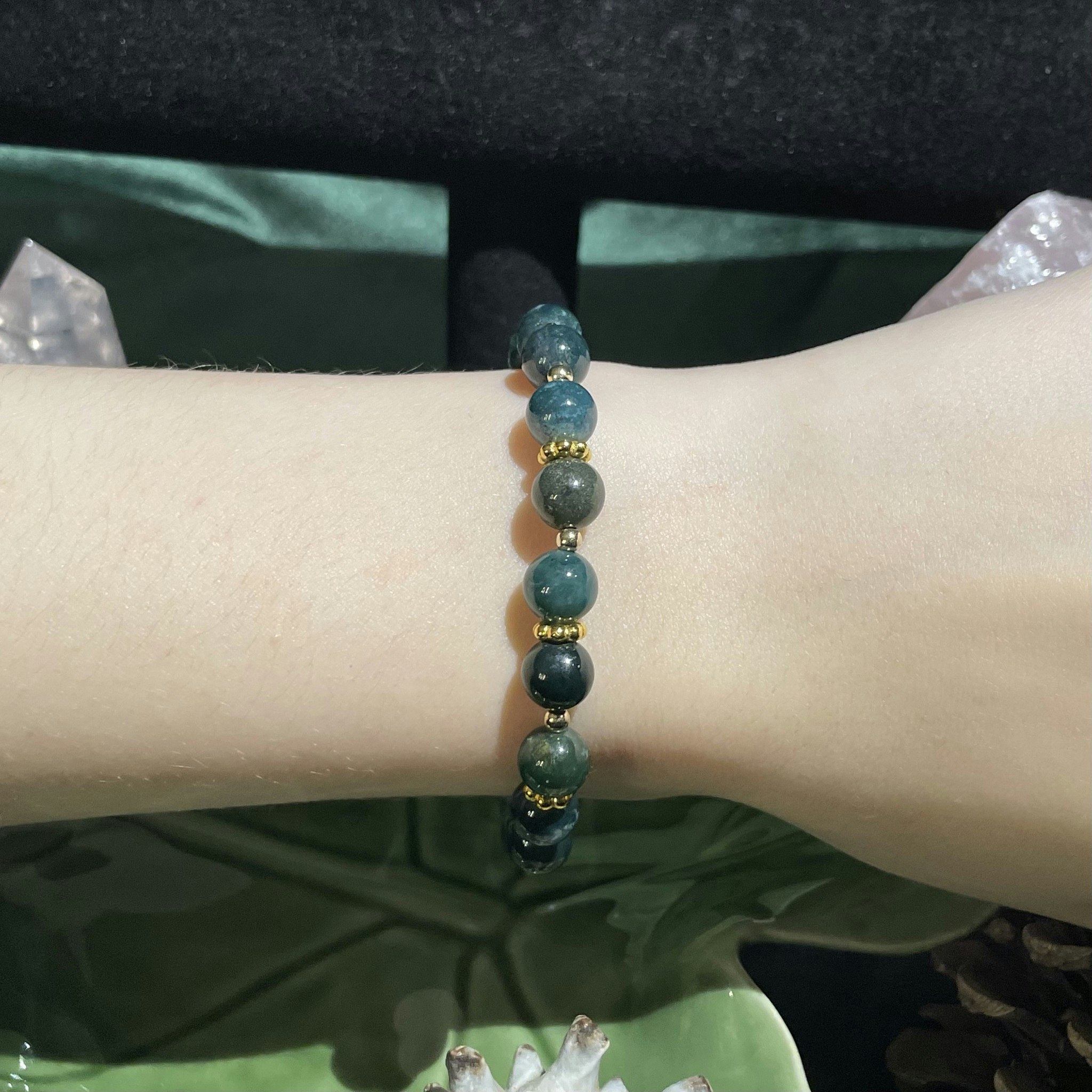 Armband - Mossagat - Rund - Guld pärlor (7-8mm)