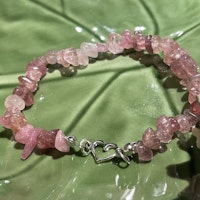 Armband - Jordgubbskvarts - Chips - Hjärta Charm