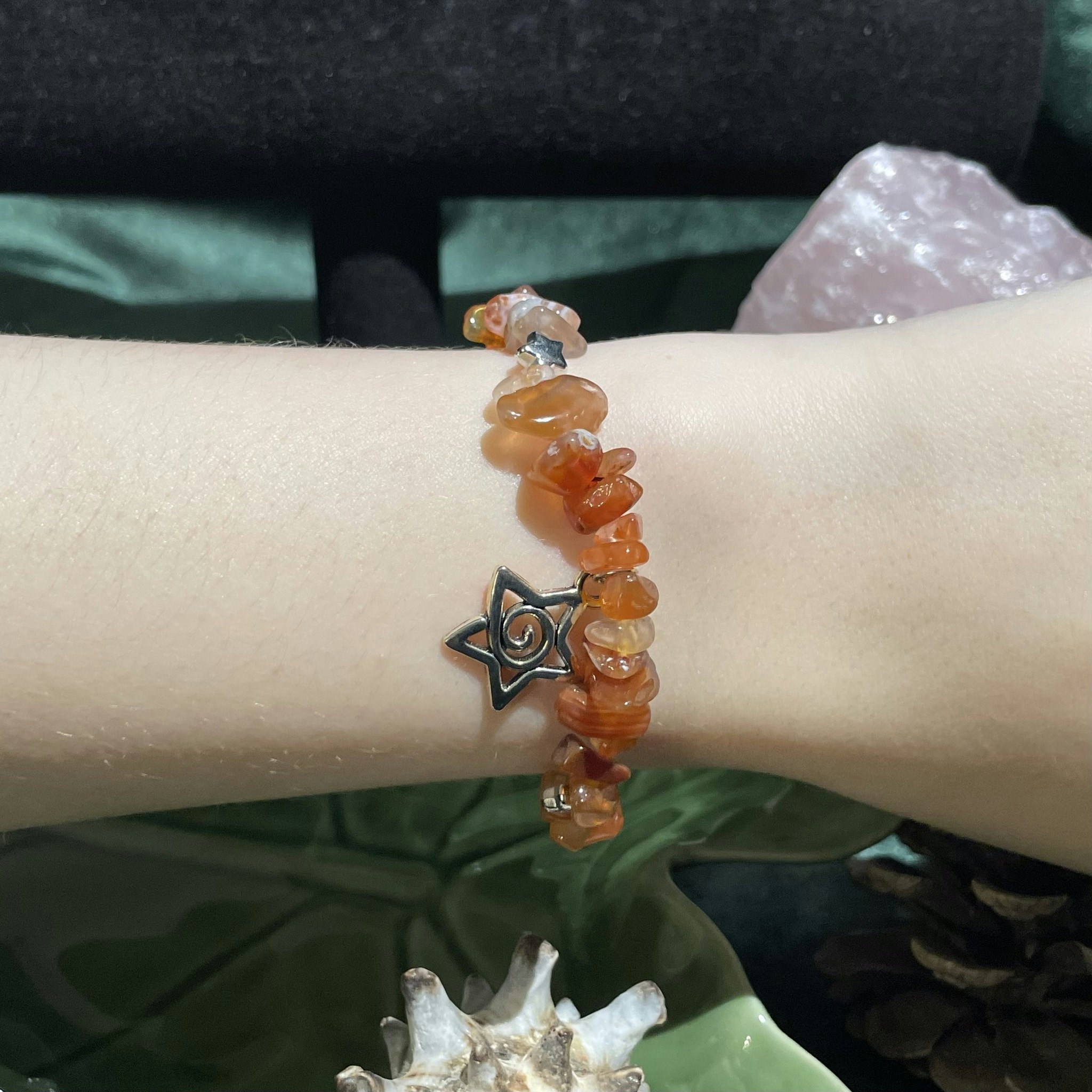 Armband - Karneol - Chips - Silver Stjärnpärlor - Silver Stjärna Charm