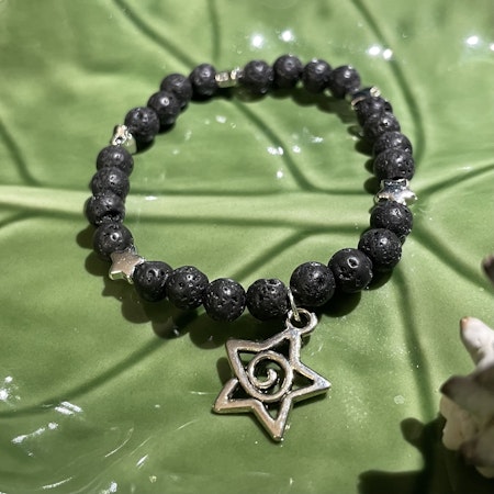 Armband - Lavasten - Rund - Silver stjärnpärlor - Stjärna charm