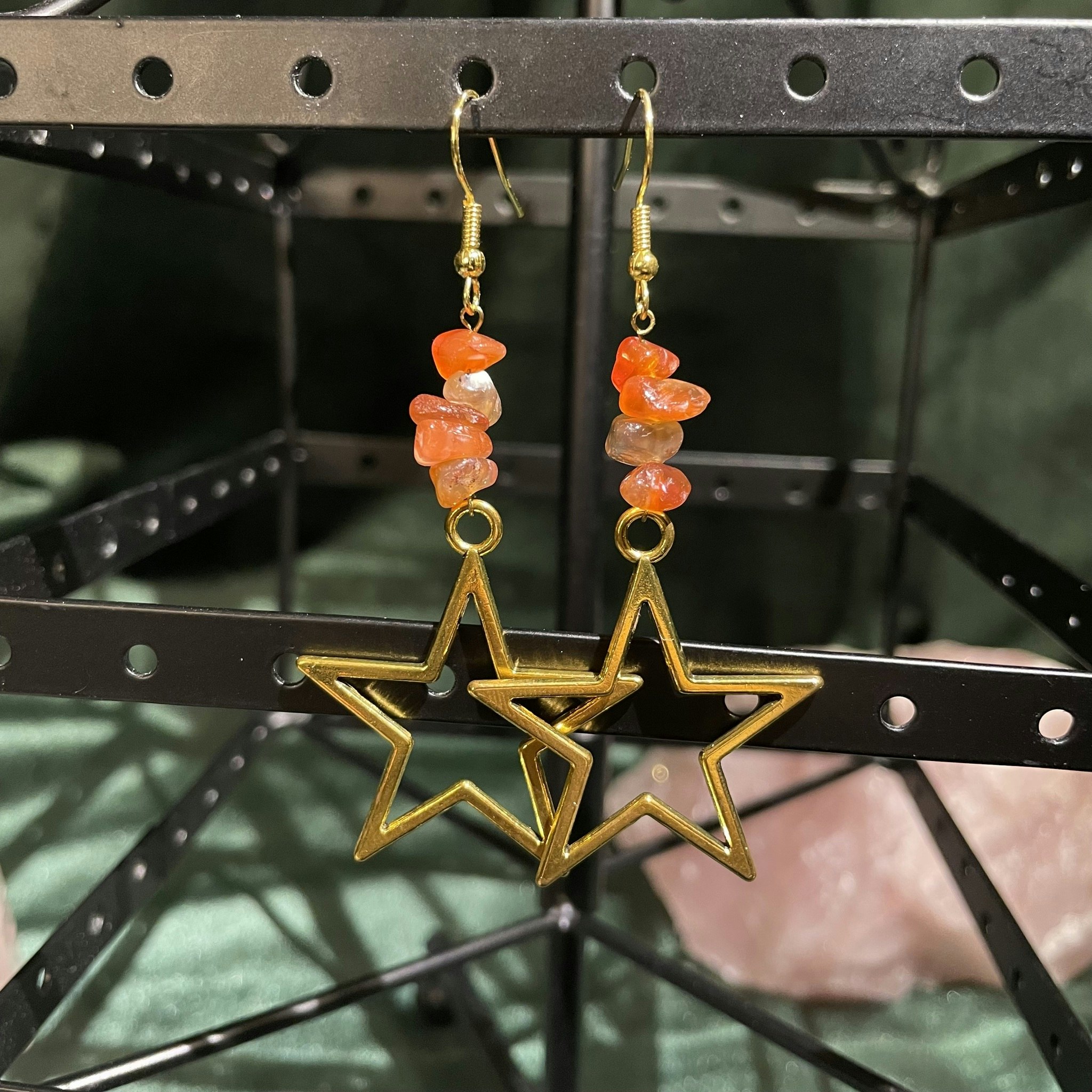 Örhängen - Karneol - Chips - Guld Stjärna Charms
