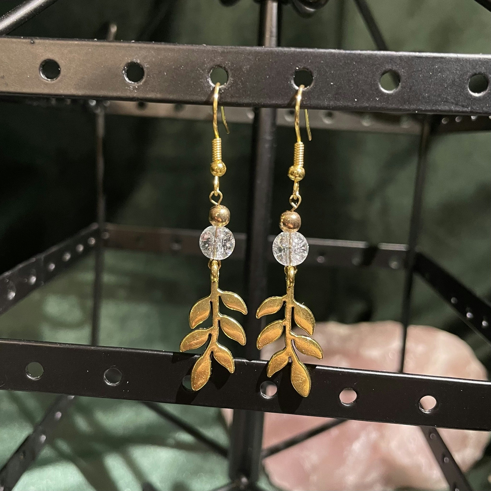 Örhängen - Krakelerad Bergskristall - Guld Växt Charm