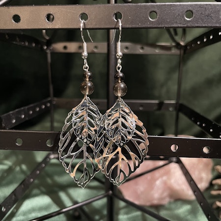 Örhängen - Rökkvarts - Rund - Silver Blad Charm