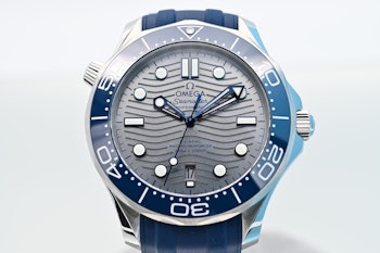 SOLD Omega Seamaster Diver 300 M Box & Papers 21032422006001
