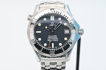 SOLD Omega Seamaster Professional 300m Mid Size 2552.80 - 386
